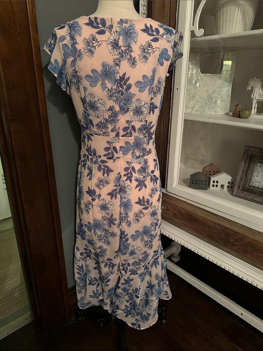 Floral V-Neck Dress in Blush with Blue Print - Picture 4 of 5